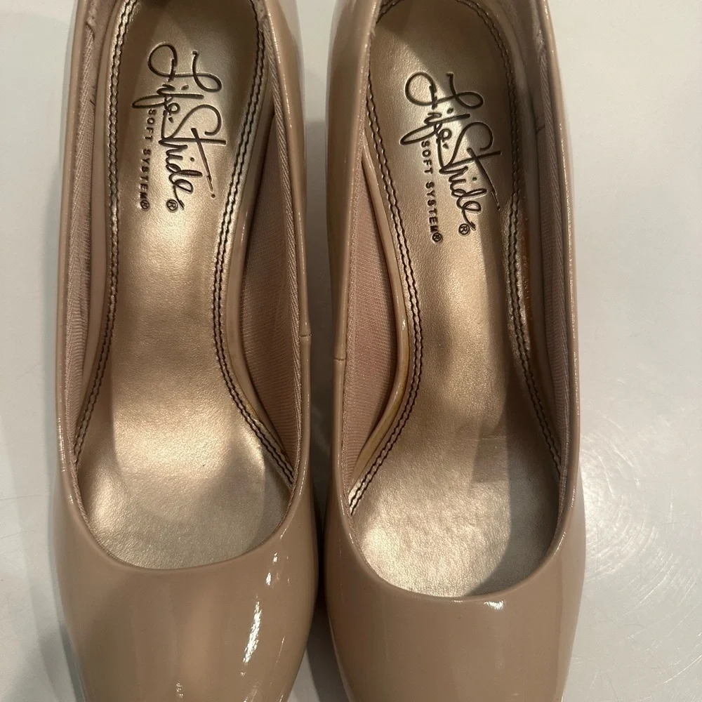 Life Stride Soft System Patent Beige Pumps Comfort Neutral Sz 7N New W/O Box